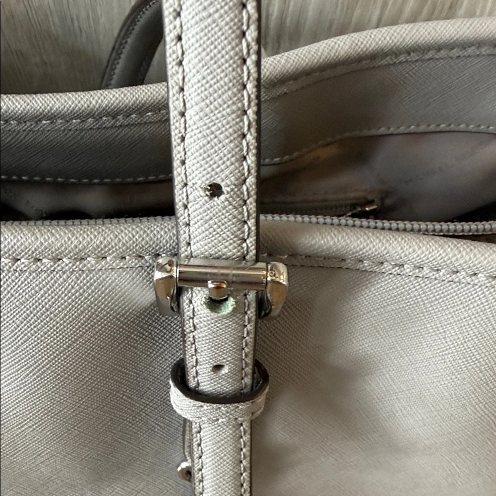 Michael Kors Saffiano Leather Jet Set Light Gray Bag Padded Laptop Closure
